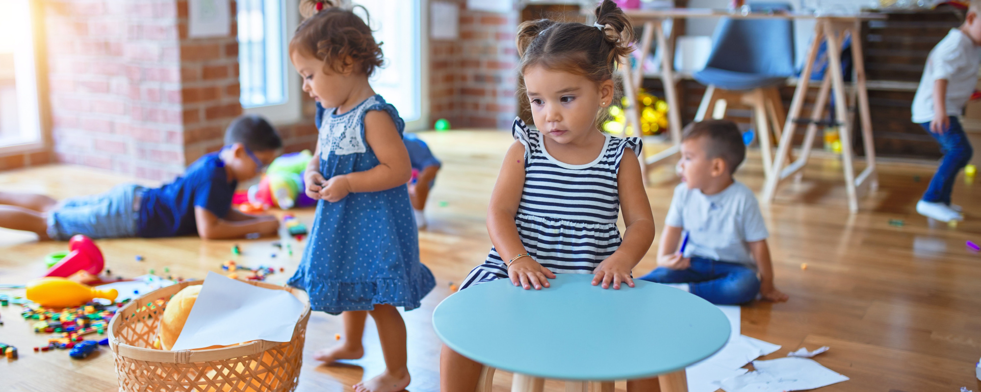 exploring-the-pros-and-cons-of-a-montessori-education-for-your-child
